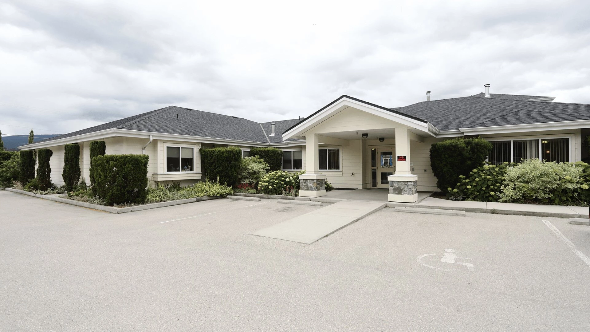 An exterior view of White Heather Manor